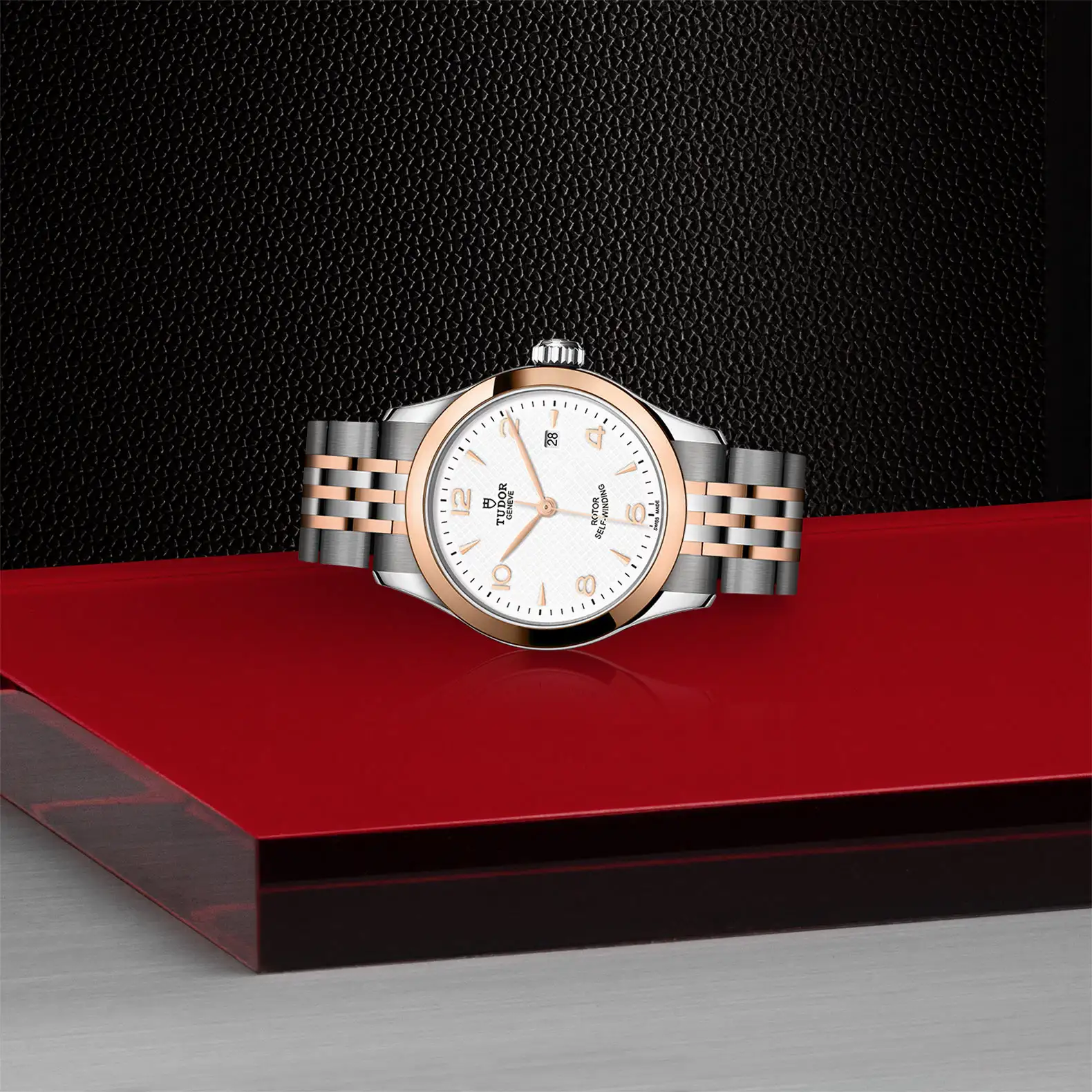 Tudor 1926 - Model No. M91351-0009